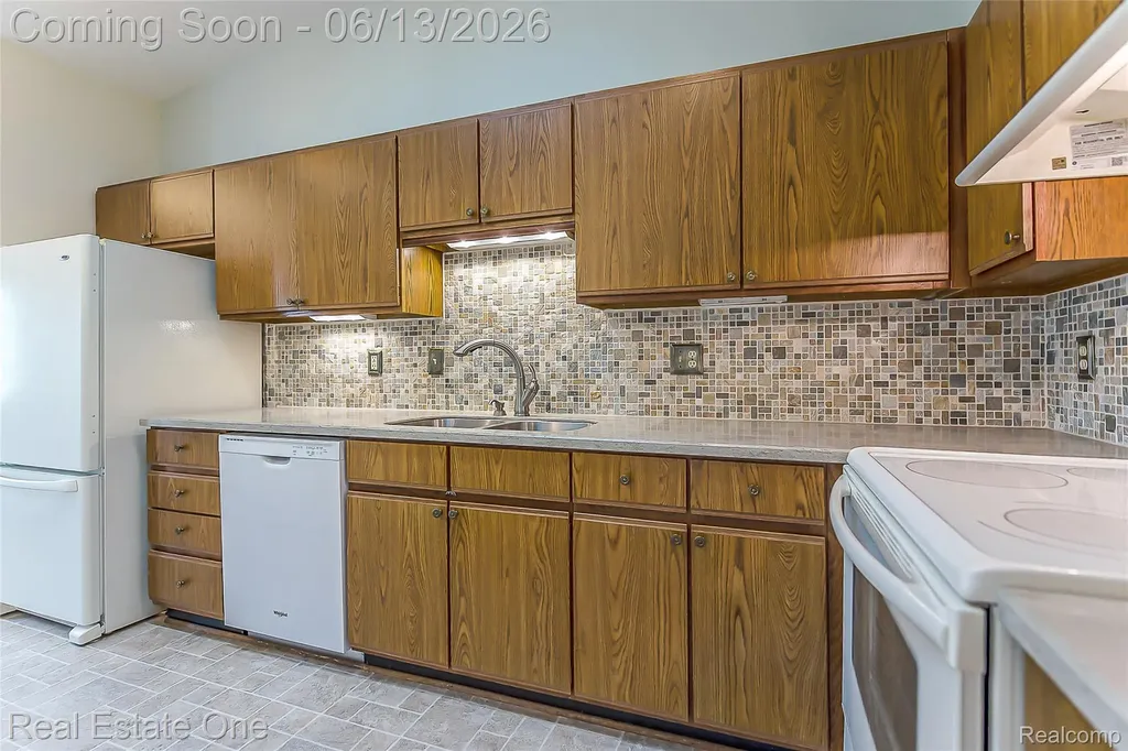 62292 Yorktown Drive South Lyon City MI 48178