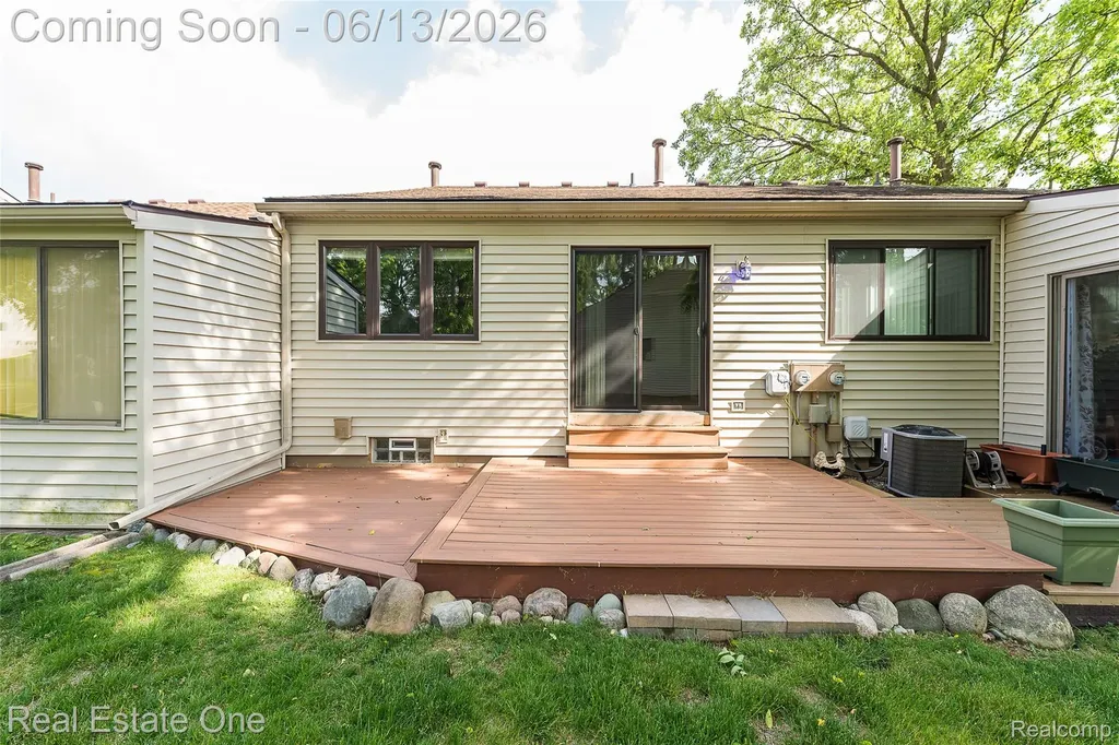 62292 Yorktown Drive South Lyon City MI 48178