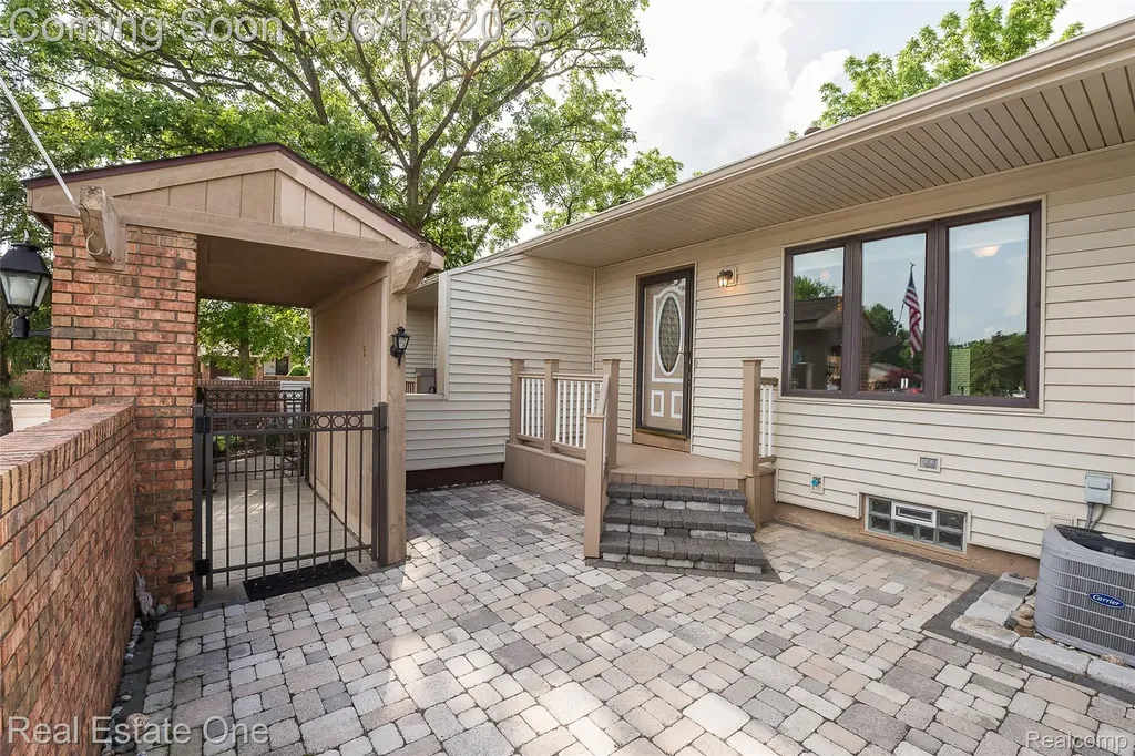 62292 Yorktown Drive South Lyon City MI 48178