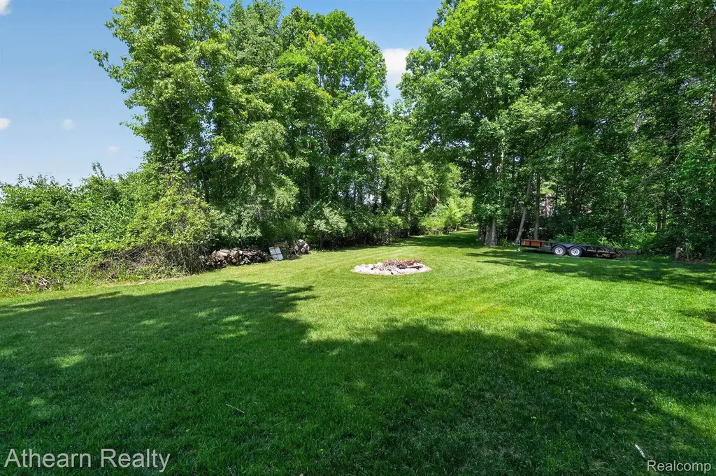 5326 Lake Forest Boulevard Genoa Township MI 48116