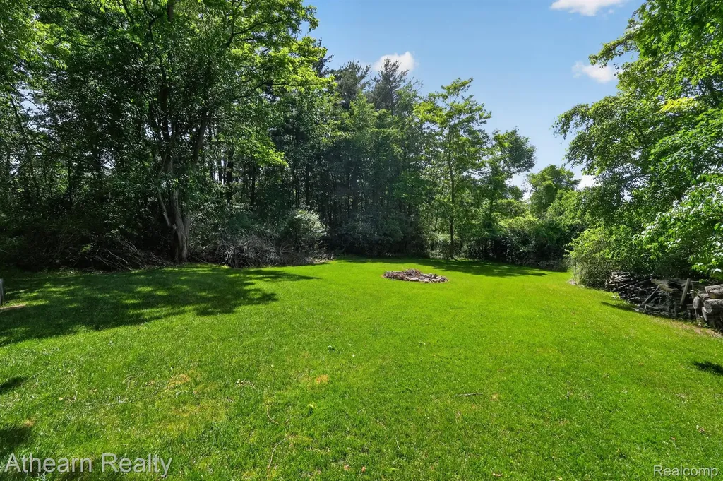 5326 Lake Forest Boulevard Genoa Township MI 48116