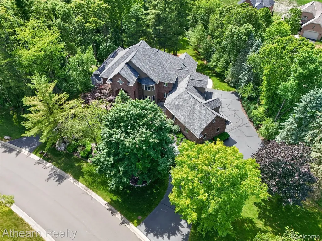 5326 Lake Forest Boulevard Genoa Township MI 48116