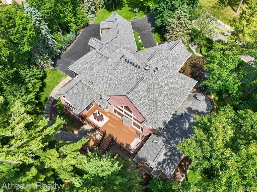 5326 Lake Forest Boulevard Genoa Township MI 48116