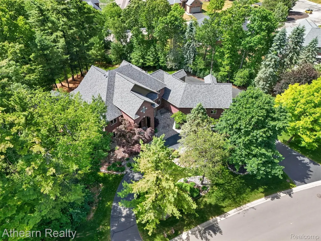 5326 Lake Forest Boulevard Genoa Township MI 48116
