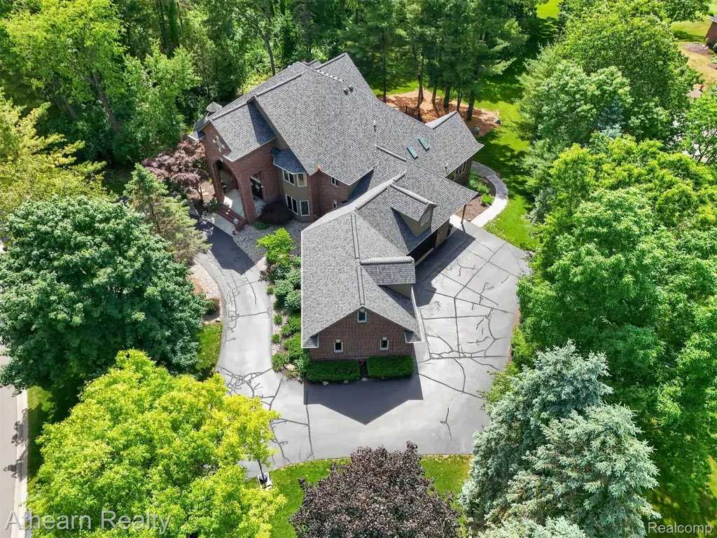 5326 Lake Forest Boulevard Genoa Township MI 48116