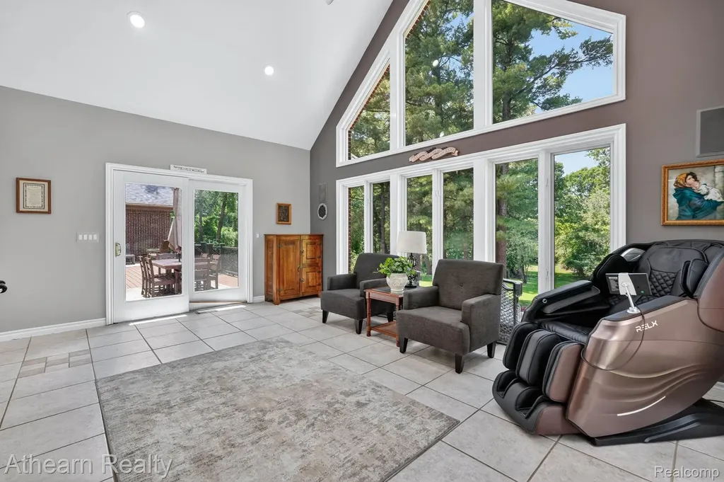 5326 Lake Forest Boulevard Genoa Township MI 48116