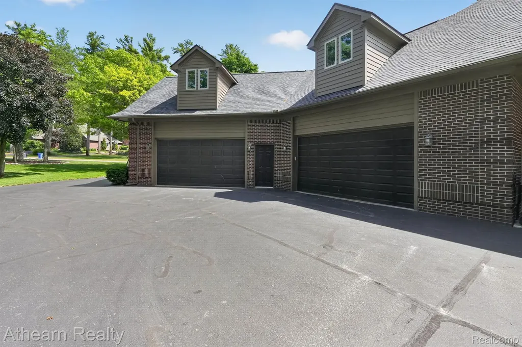 5326 Lake Forest Boulevard Genoa Township MI 48116