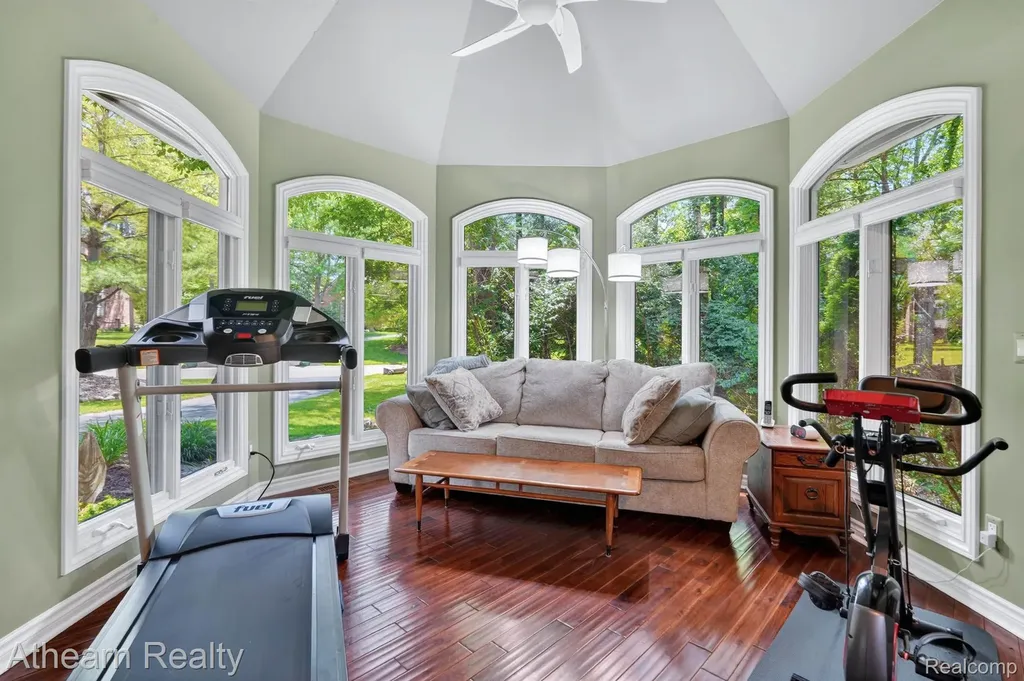 5326 Lake Forest Boulevard Genoa Township MI 48116