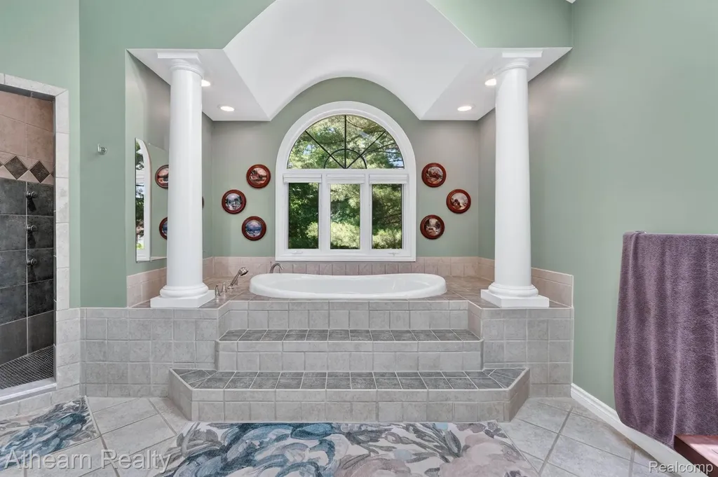 5326 Lake Forest Boulevard Genoa Township MI 48116