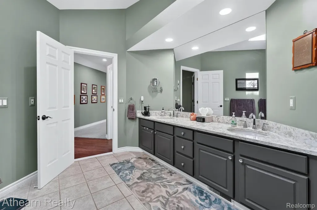 5326 Lake Forest Boulevard Genoa Township MI 48116
