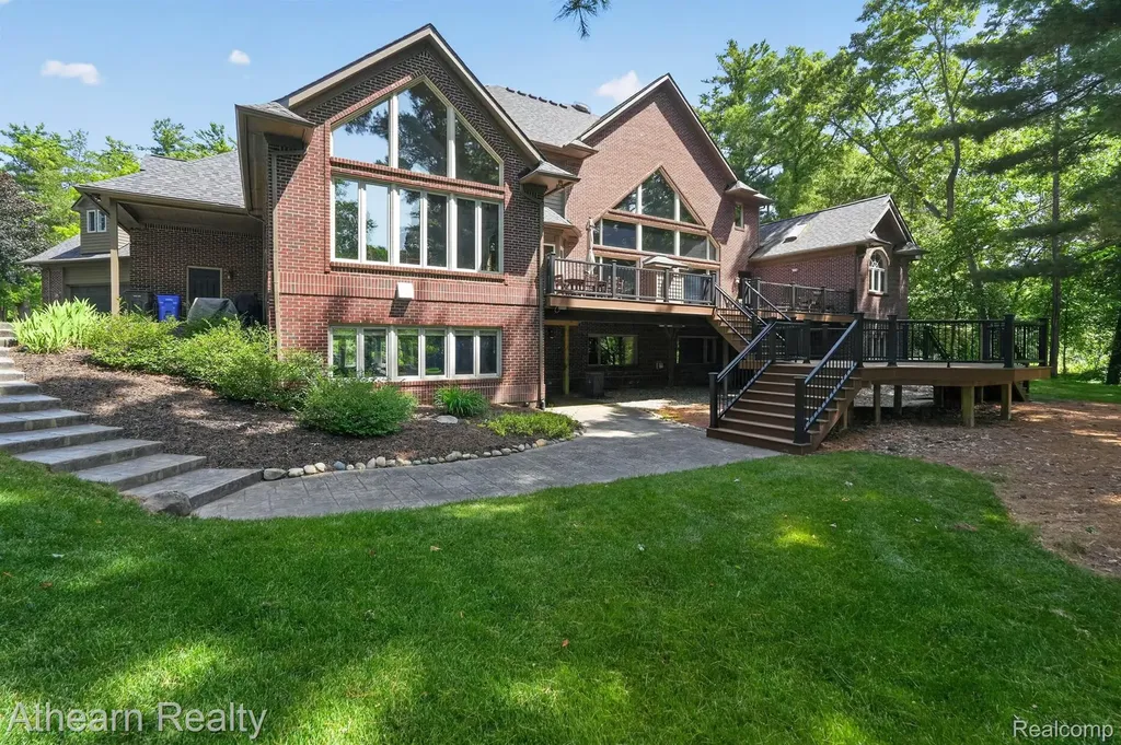 5326 Lake Forest Boulevard Genoa Township MI 48116