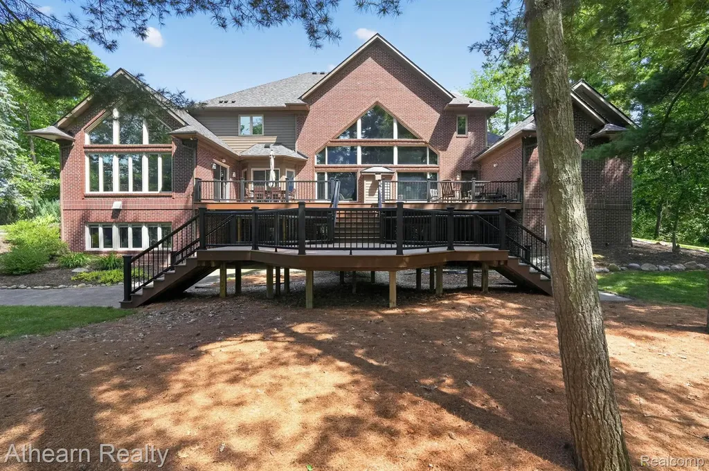 5326 Lake Forest Boulevard Genoa Township MI 48116