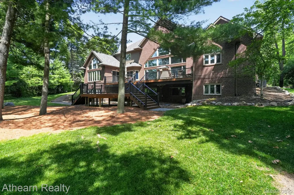 5326 Lake Forest Boulevard Genoa Township MI 48116