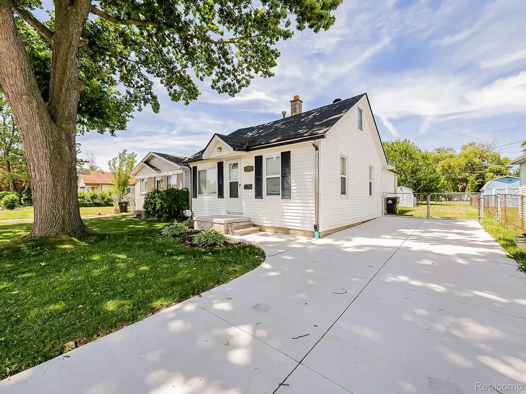 27819 Lasslett Street Roseville City MI 48066