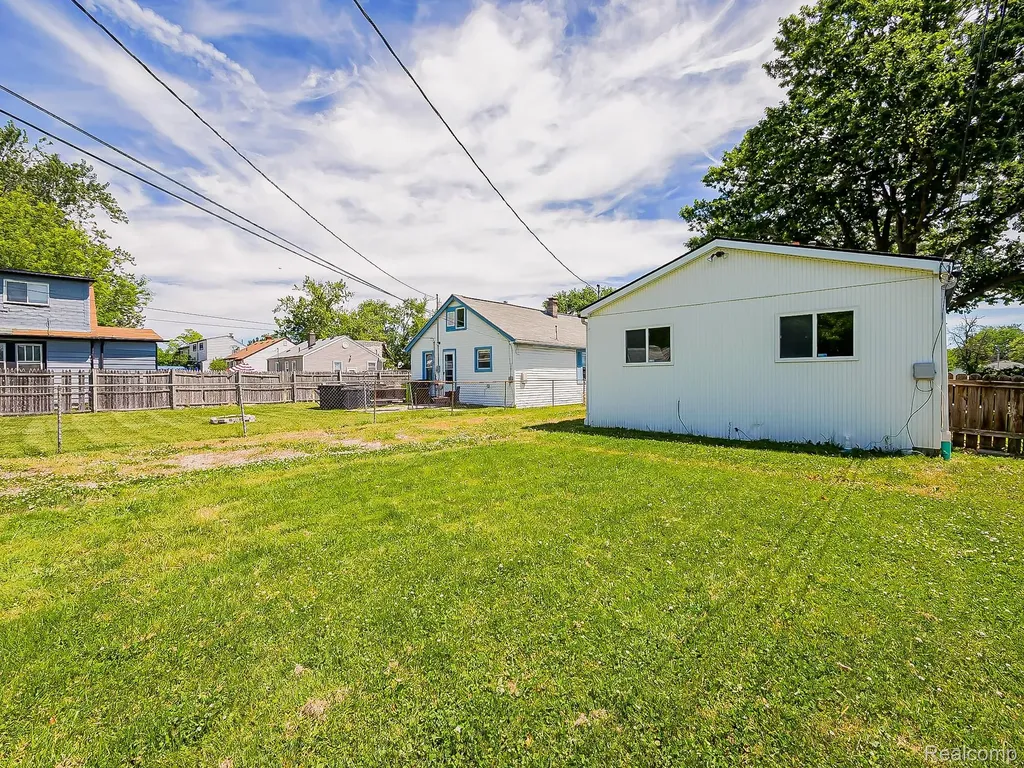 27819 Lasslett Street Roseville City MI 48066