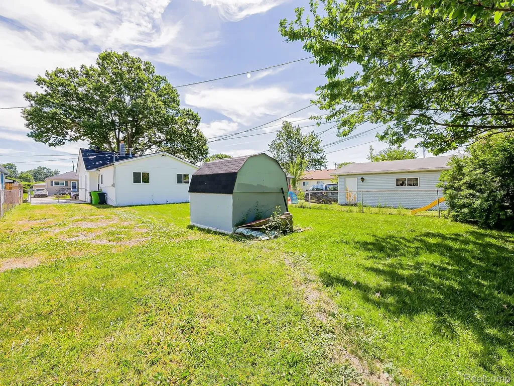 27819 Lasslett Street Roseville City MI 48066