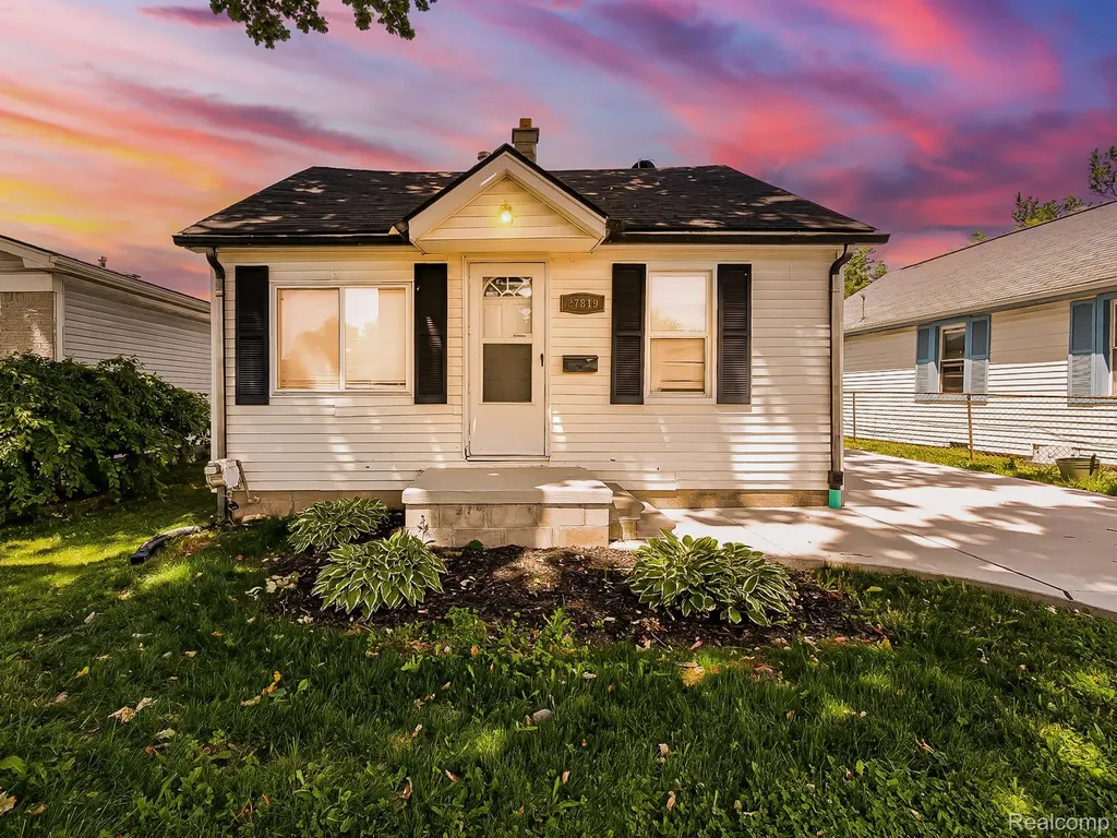 27819 Lasslett Street Roseville City MI 48066