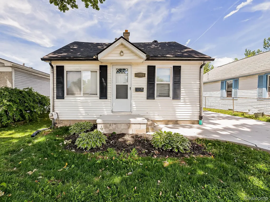27819 Lasslett Street Roseville City MI 48066