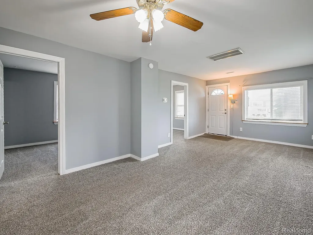 27819 Lasslett Street Roseville City MI 48066