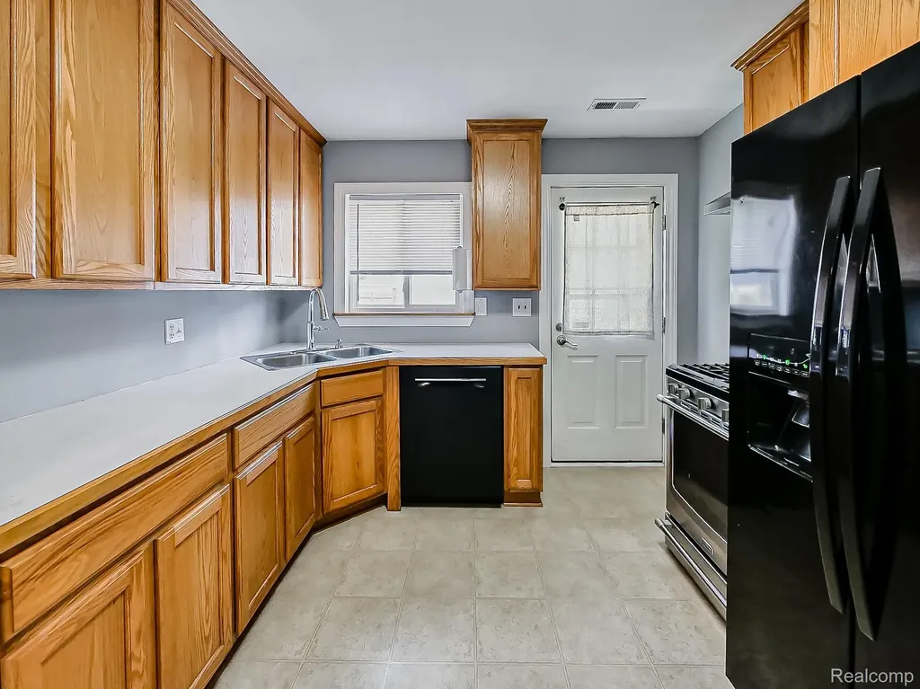 27819 Lasslett Street Roseville City MI 48066