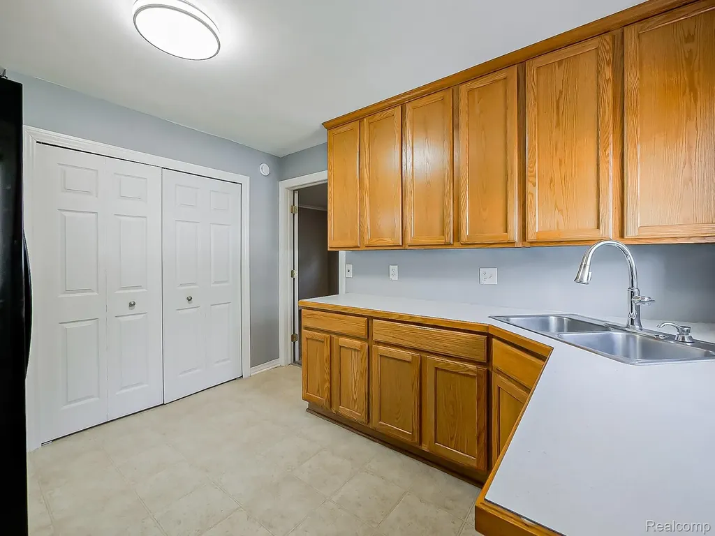 27819 Lasslett Street Roseville City MI 48066