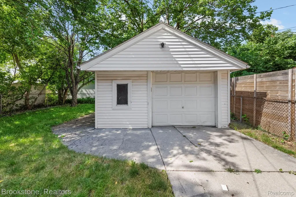 18099 Rosetta Avenue Eastpointe City MI 48021