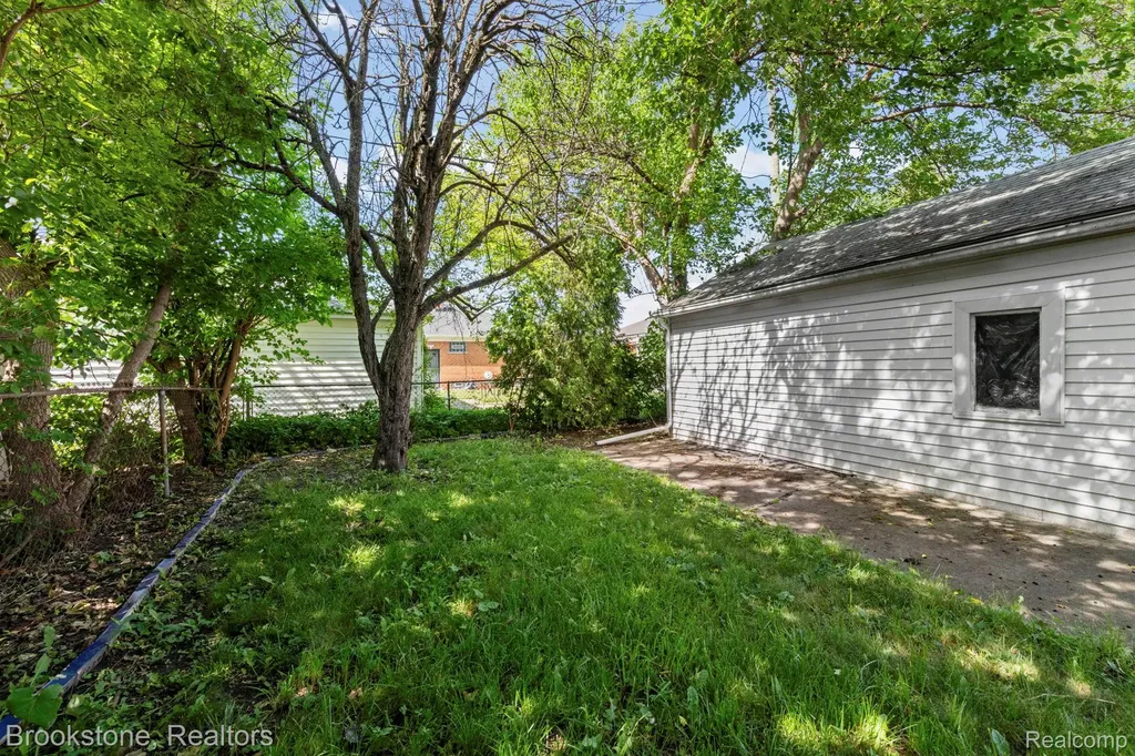 18099 Rosetta Avenue Eastpointe City MI 48021