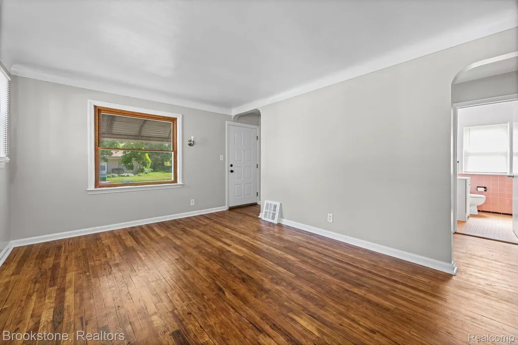 18099 Rosetta Avenue Eastpointe City MI 48021