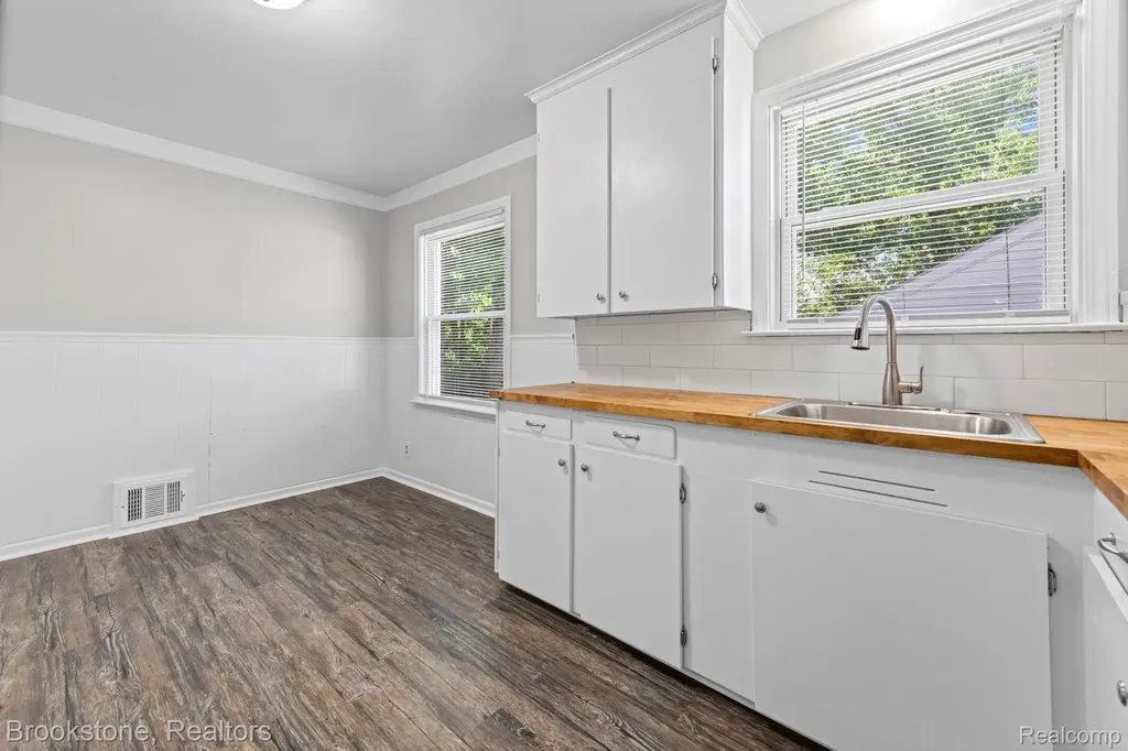 18099 Rosetta Avenue Eastpointe City MI 48021