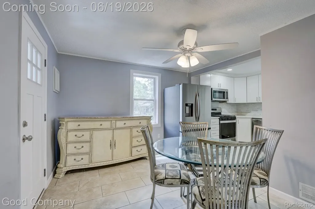 335 W Lincoln Avenue Madison Heights City MI 48071