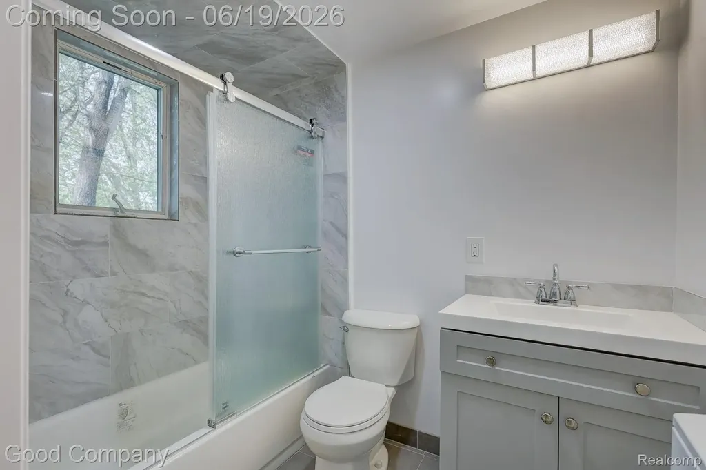 335 W Lincoln Avenue Madison Heights City MI 48071