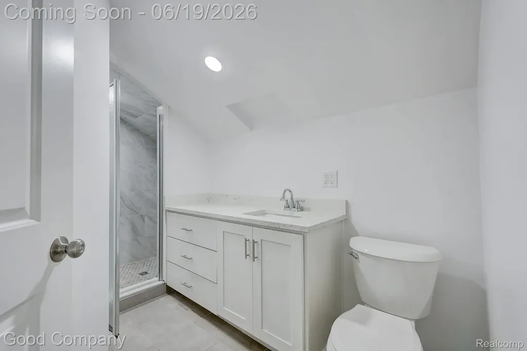 335 W Lincoln Avenue Madison Heights City MI 48071