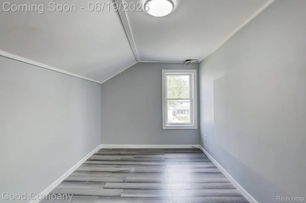 335 W Lincoln Avenue Madison Heights City MI 48071