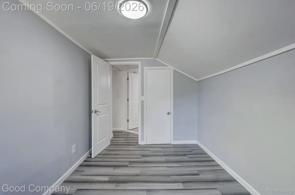 335 W Lincoln Avenue Madison Heights City MI 48071