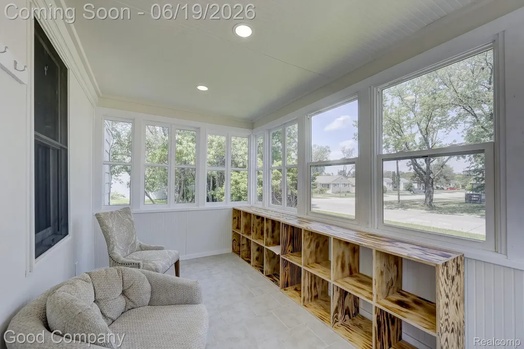 335 W Lincoln Avenue Madison Heights City MI 48071