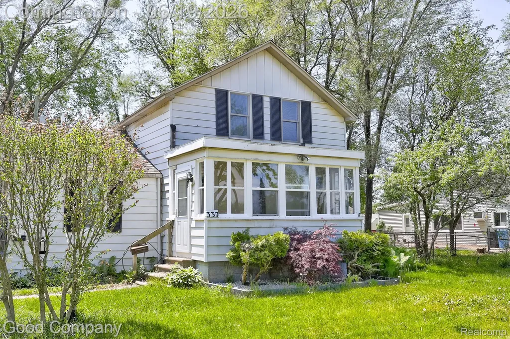 335 W Lincoln Avenue Madison Heights City MI 48071