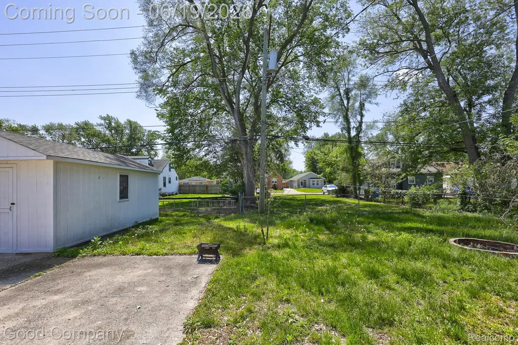 335 W Lincoln Avenue Madison Heights City MI 48071
