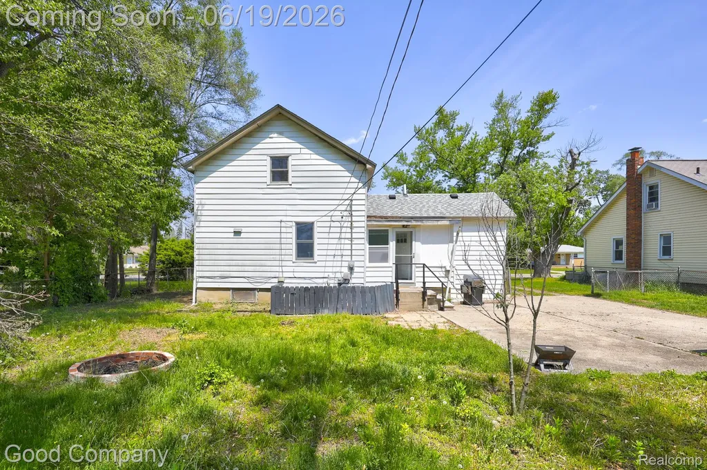 335 W Lincoln Avenue Madison Heights City MI 48071