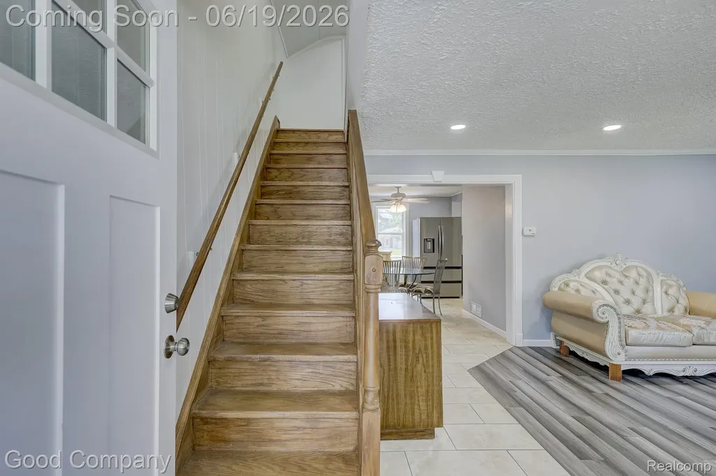 335 W Lincoln Avenue Madison Heights City MI 48071