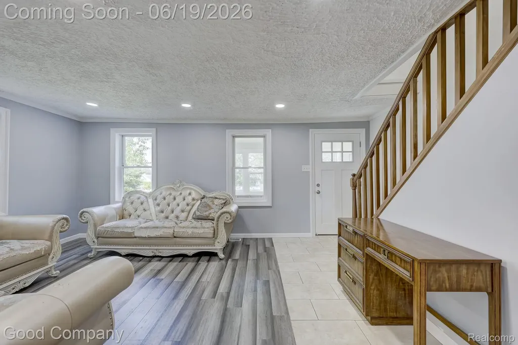 335 W Lincoln Avenue Madison Heights City MI 48071