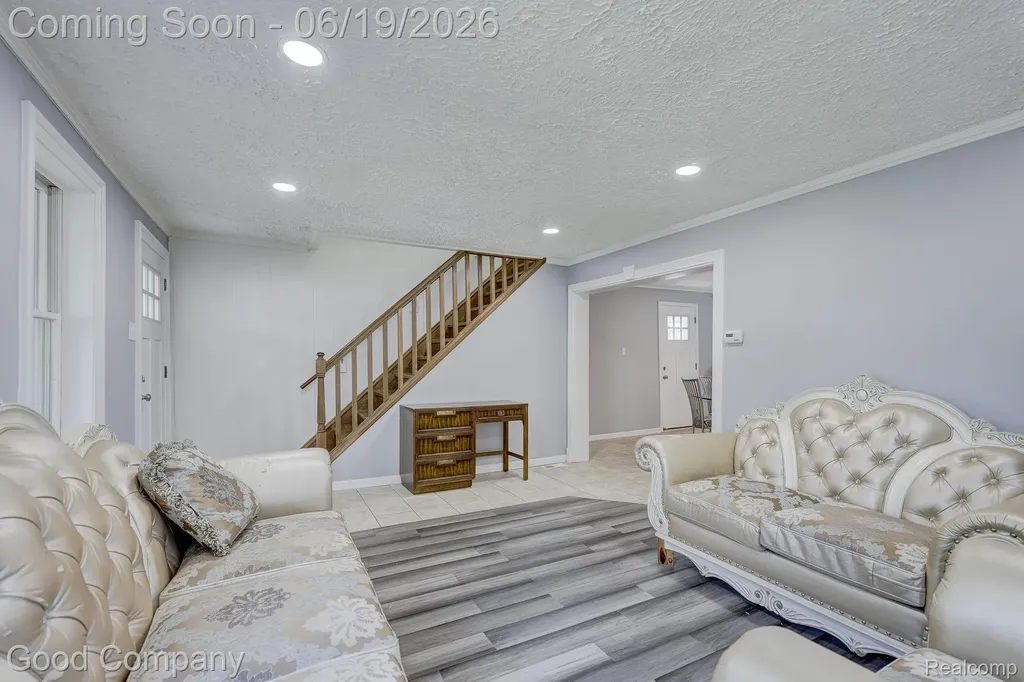 335 W Lincoln Avenue Madison Heights City MI 48071
