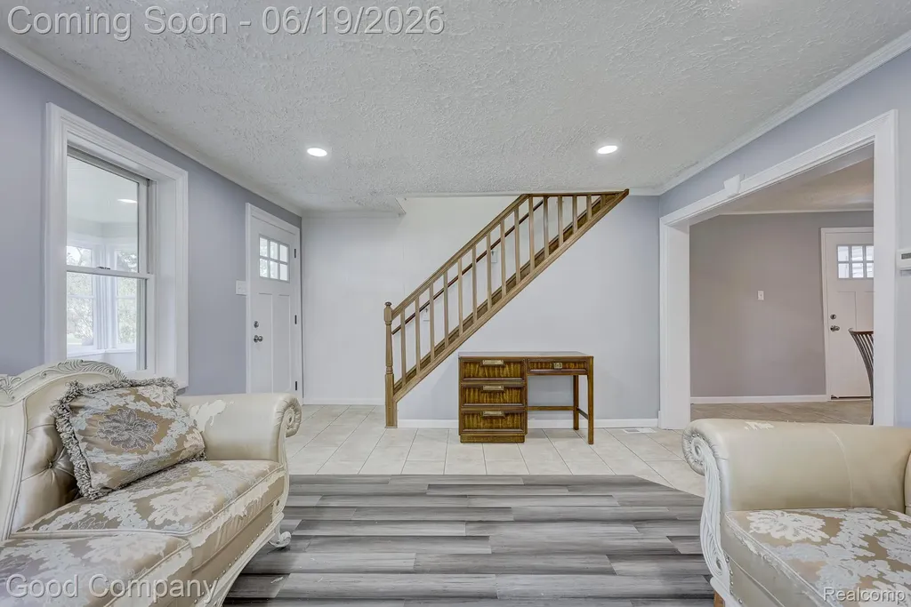 335 W Lincoln Avenue Madison Heights City MI 48071
