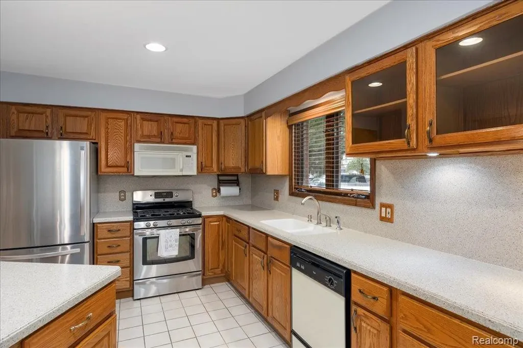 30531 Pembroke Street Livonia City MI 48152