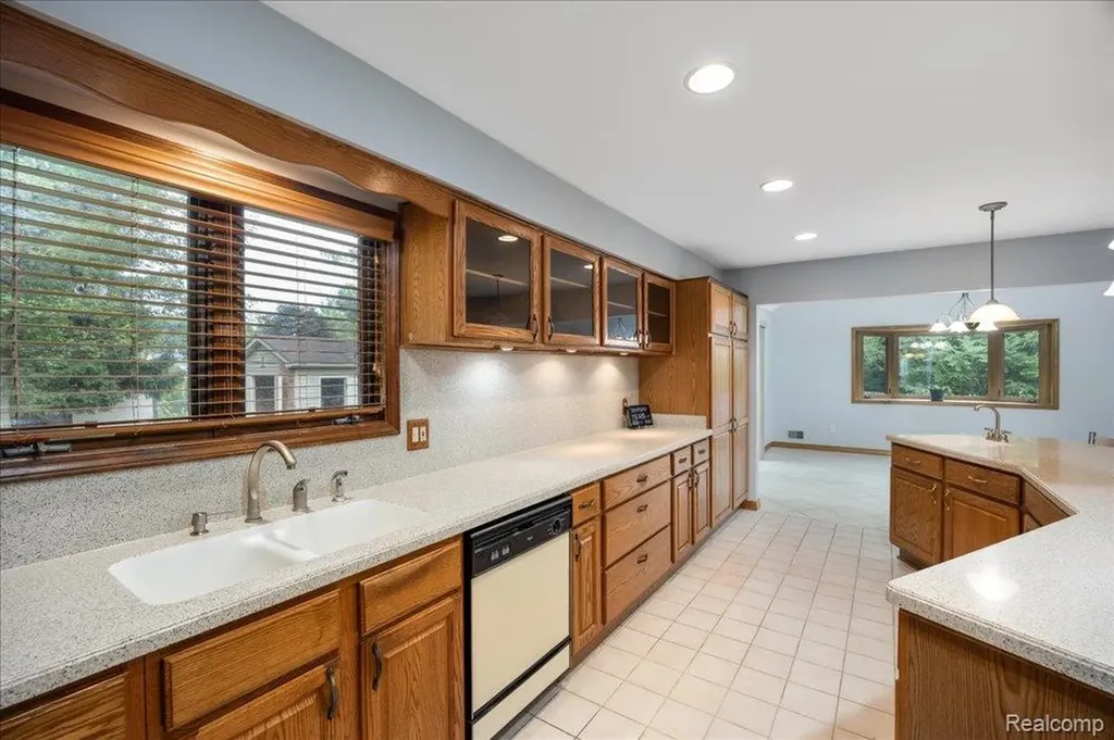 30531 Pembroke Street Livonia City MI 48152