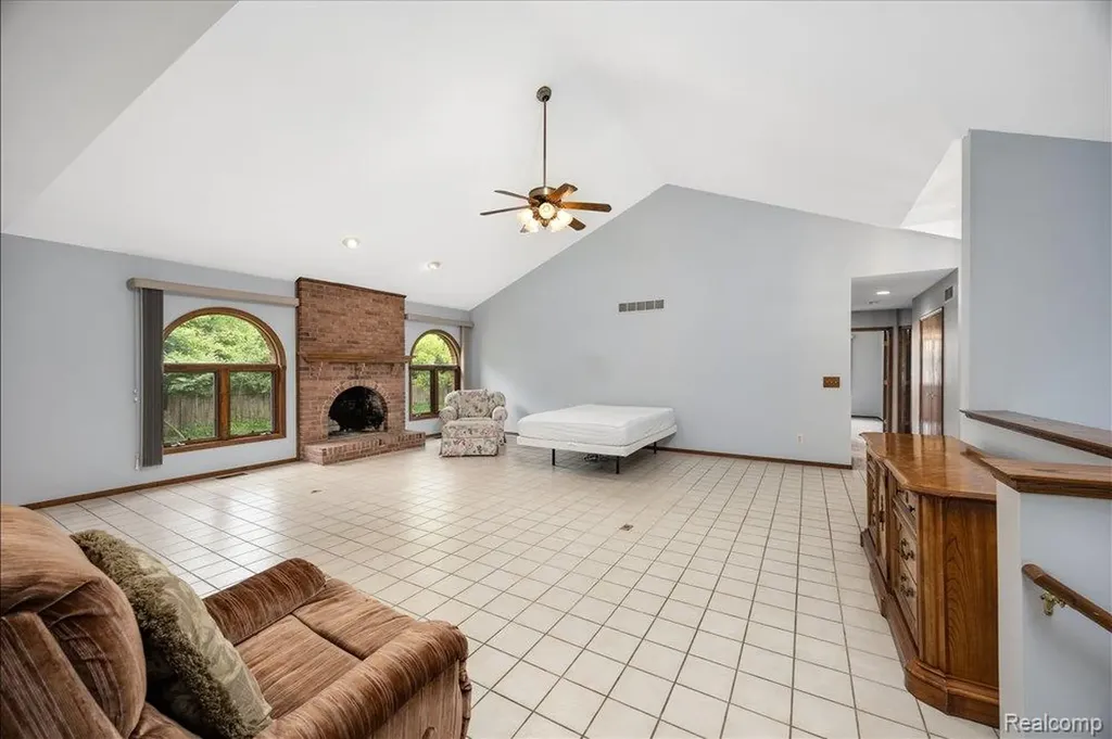 30531 Pembroke Street Livonia City MI 48152