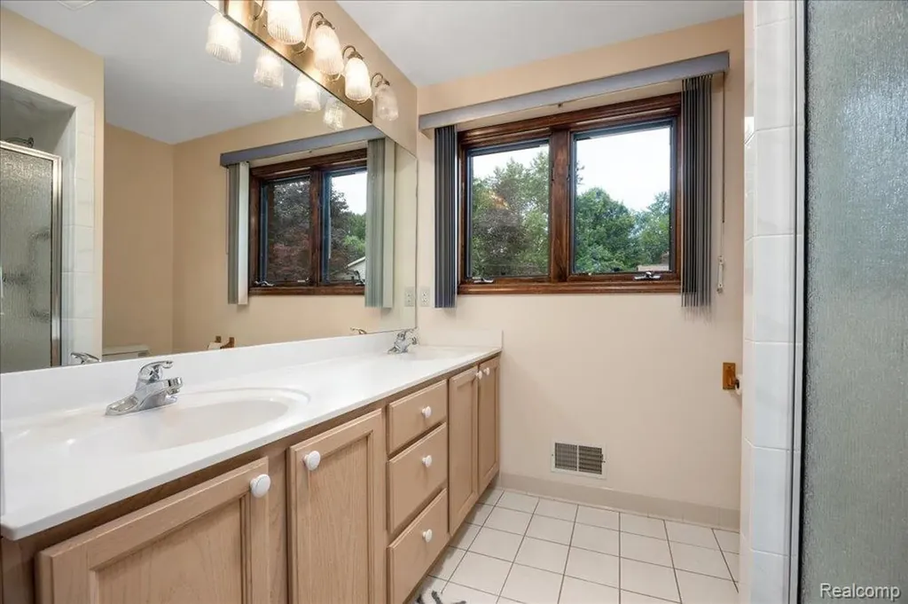 30531 Pembroke Street Livonia City MI 48152