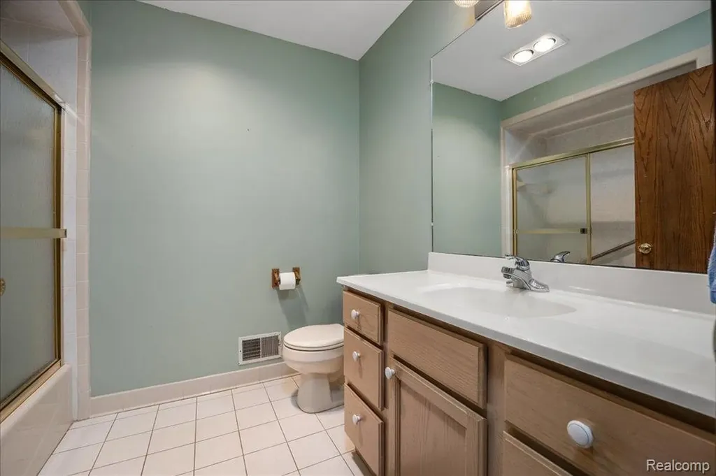 30531 Pembroke Street Livonia City MI 48152