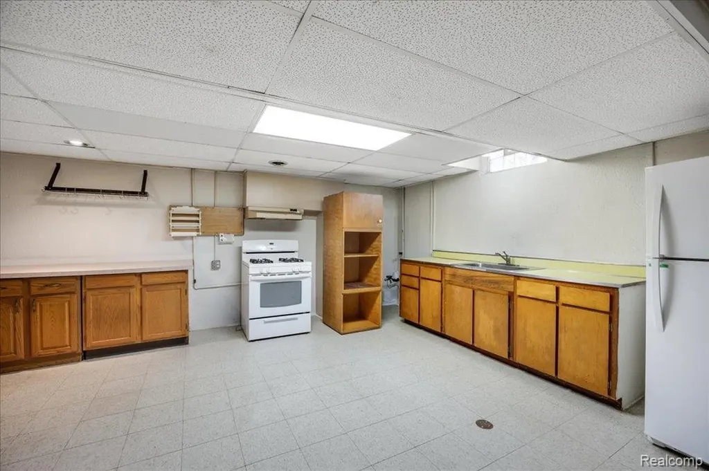 30531 Pembroke Street Livonia City MI 48152