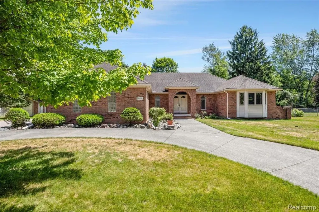 30531 Pembroke Street Livonia City MI 48152