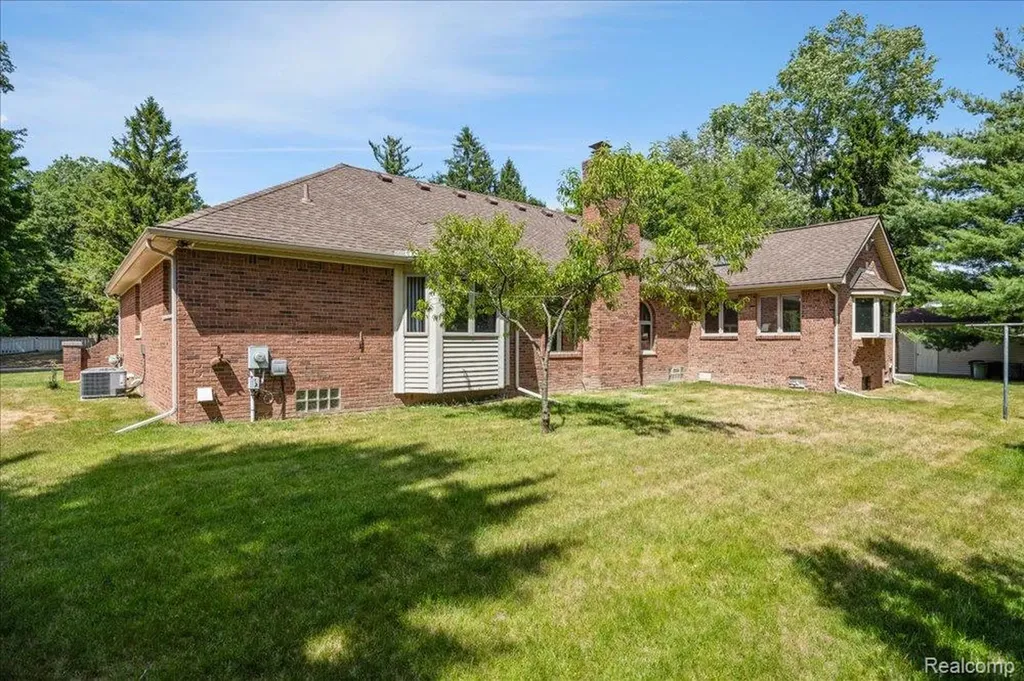 30531 Pembroke Street Livonia City MI 48152